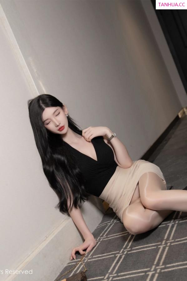 周于希dummy  [XiuRen]高清写真图 2024.02.02 No.8057 周于希Sally 短裙美臂第17张图片